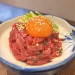 炭火焼肉 にく式 - すすきの店限定
      　
      ◎塩ユッケ