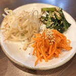 炭火焼肉 にく式 - すすきの店限定
      ◎ナムルの盛り合わせ