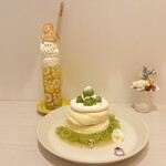 パティスリー ドュ ジュール ジュイサンス - シャインマスカットと洋梨のソースが、とっても合っていて美味しかったです♪