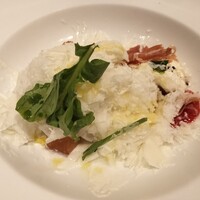 キハチ 名古屋JRセントラルタワーズ店 - 白桃と生ハムブラッターチーズの冷製パスタ