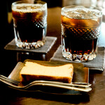 リザルブ珈琲店 - チーズケーキ、アイスコーヒー