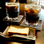 リザルブ珈琲店 - チーズケーキ、アイスコーヒー