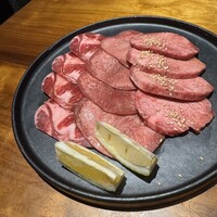 焼肉 ちゃんぷ 吉祥寺店 - 牛タン盛合せ