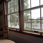 Coffee House Shaker - 窓際の席