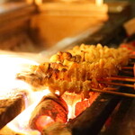 とり喜 - 料理写真:備長炭の最大限の火力を利用して一気に焼き上げる