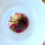 リストランテ ボルゴ・コニシ - 『あまから手帖』11月号に掲載されました！奈良から海の未来を想う前菜「潮かつおとシーベジタブル　海の香りのサラダ」イタリア×海のめぐみ、新感覚のおいしさです。