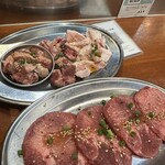 焼肉・ホルモン名嘉真 - 