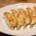 餃子とスパークリング バブルス - 焼き餃子 (1人前5個)