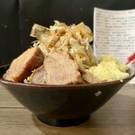 ラーメン専門 宮の森 - サイド