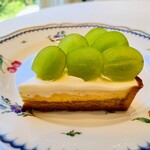 横浜うかい亭 - 季節のタルト マスカット