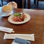 鳴子ホテル - 最初に焼き鳥、焼きエビ！