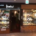 アミーチ - 朝は、時により、従業員が割引券を店前で配ってます。