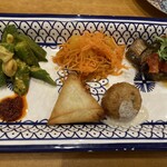 クラフトビールとモロッコ料理 ホップとリップ - プレート　全部半分