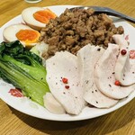 CHALO - ルーローハンに「カオマンガイの上」をトッピング。