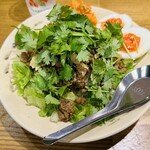 CHALO - 週替わりのタコライス風ガパオ。ゆで玉子とパクチー追加。