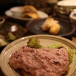 ハナレノミカジノバ - 鰹のレアカツ 自家製タルタル
      