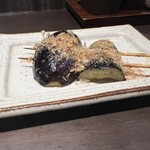 とり囲 - 茄子串。夏の旨みを閉じ込めた、大きなナスの炭火焼き。美味しすぎておかわりしちゃいました！