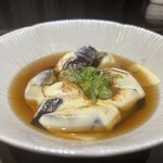 とり囲 - 茄子の揚げ出し焼きチーズ。出汁をたっぷり吸ったアツアツのナスがトロトロチーズに絡まって、口の中でフワフワと踊る！美味しい！