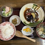 味亭花の家 - 牛赤ワイン味噌煮定食