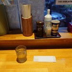 空海 - テーブルセットアップ状況

キンキンに冷たい水が提供されていて
この暑さなので、ありがたかった♪