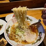 空海 - 細麺で軽く硬め、軽く弾力感のある
バランスの良い感じの麺