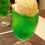カヤマ珈琲 - メロンクリームソーダ