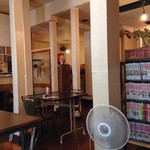 西洋亭 市 - おしゃれな店内