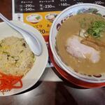 天下一品 - 料理写真:半チャーハンのセット