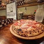 窯焼きKitchen PELLET - 生ハムとクワトロフォルマッジ