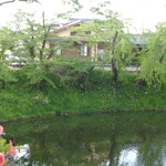 竹の家 - 2025年5月5日　棚倉城跡のお堀端に店がある