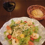 Le Café Campana - Fresh salad with shrimps and mango, cherry tomatoes, beansprouts and grapefruit
