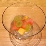ごだん 宮ざわ - 2014年8月：ランチ(\5800)…デザート①、マスカットとスイカとメロンに白ワインのゼリー