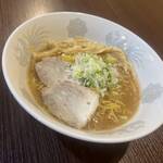 じえんとる麺 - 醤油豚骨めんばり特濃を注文。うまいの１言、醤油メインでちゃんと豚骨も感じられる。西山製麺の麺との相性もいい。飲み屋街の普通のラーメンだと思っていたがクオリティーはかなり高い。