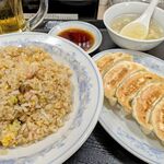 ぎょうざの満洲 - 料理写真:炒飯大盛と餃子セット