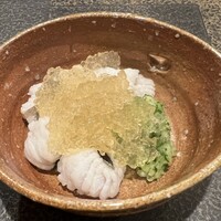 酒遊庵こてつ - 鱧の湯引き　土佐酢ジュレ