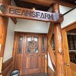 ビィーンズファーム - この入口の右横に小部屋がある。