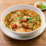 牛すじとトマトのピリ辛フォー