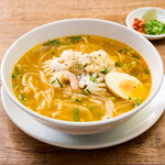 エビ風味の辛口フォー