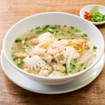 いろいろ魚介のフォー