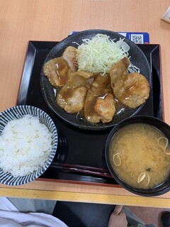 長者原サービスエリア 下り 軽食・フードコート - 生姜焼き定食1100円！