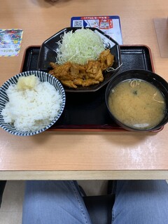 長者原サービスエリア 下り 軽食・フードコート - 辛味噌ホルモン定食900円！