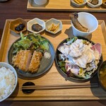 とんかつ GEN - メインが２種類選べる贅沢ランチセット¥1,980（ロースかつ、本日のサラダ）