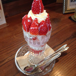 ジゅんベリーCafe - いちごパフェ
                                