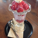 ジゅんベリーCafe - いちごパフェ ハーフ