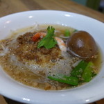 赤崁擔仔麵 - 擔仔米粉(蛋入NTD65)