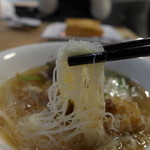 赤崁擔仔麵 - しっとりしていながら、一本一本離れが良く、コシがあります。
