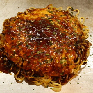 店主が丁寧に焼き上げた広島名物・お好み焼きを気軽に味わう◎