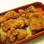 からあげ&弁当 トリとん - 上州とんから飯（税込み830円）