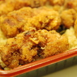 からあげ&弁当 トリとん - 上州とんから飯（税込み830円）