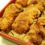 からあげ&弁当 トリとん - 上州とんから飯（税込み830円）